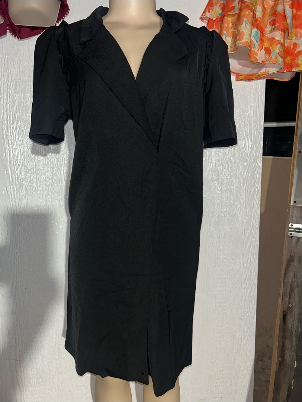 Classic Black V-Neck Midi Dress with Short Sleeves